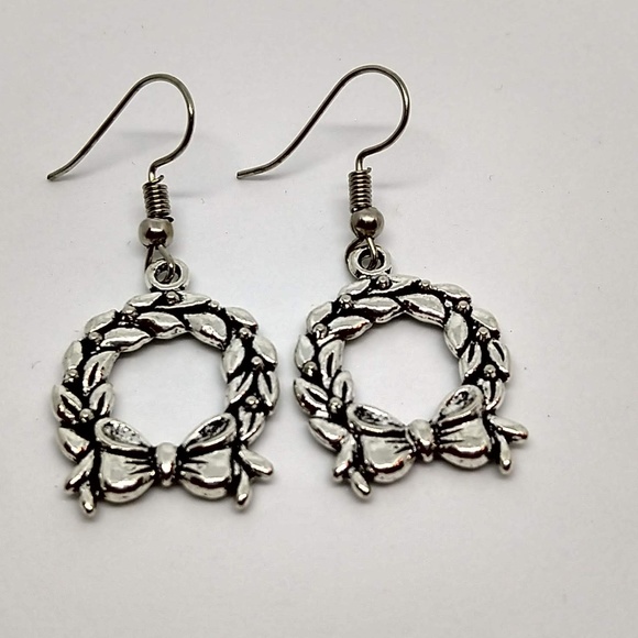 5/$20 Christmas Wreath Earrings Party Holiday New - Picture 1 of 4